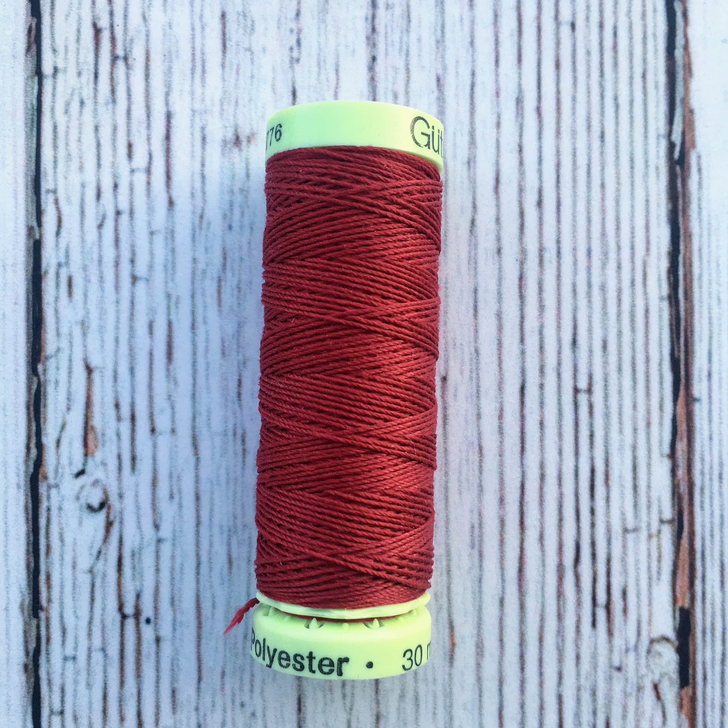 Hilo Ojales y Pespuntes Gutermann 21