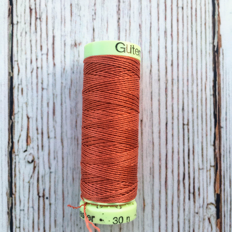 Hilo Ojales y Pespuntes Gutermann 23