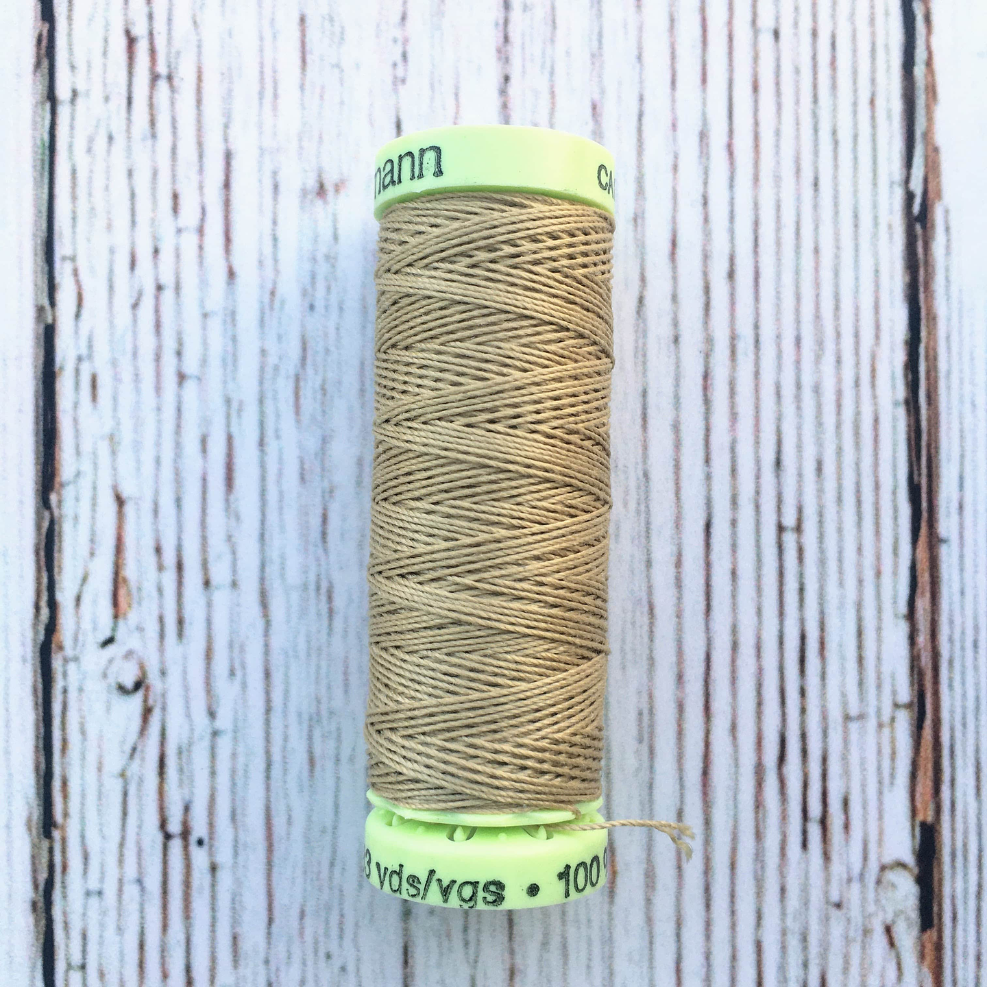 Hilo Ojales y Pespuntes Gutermann 26