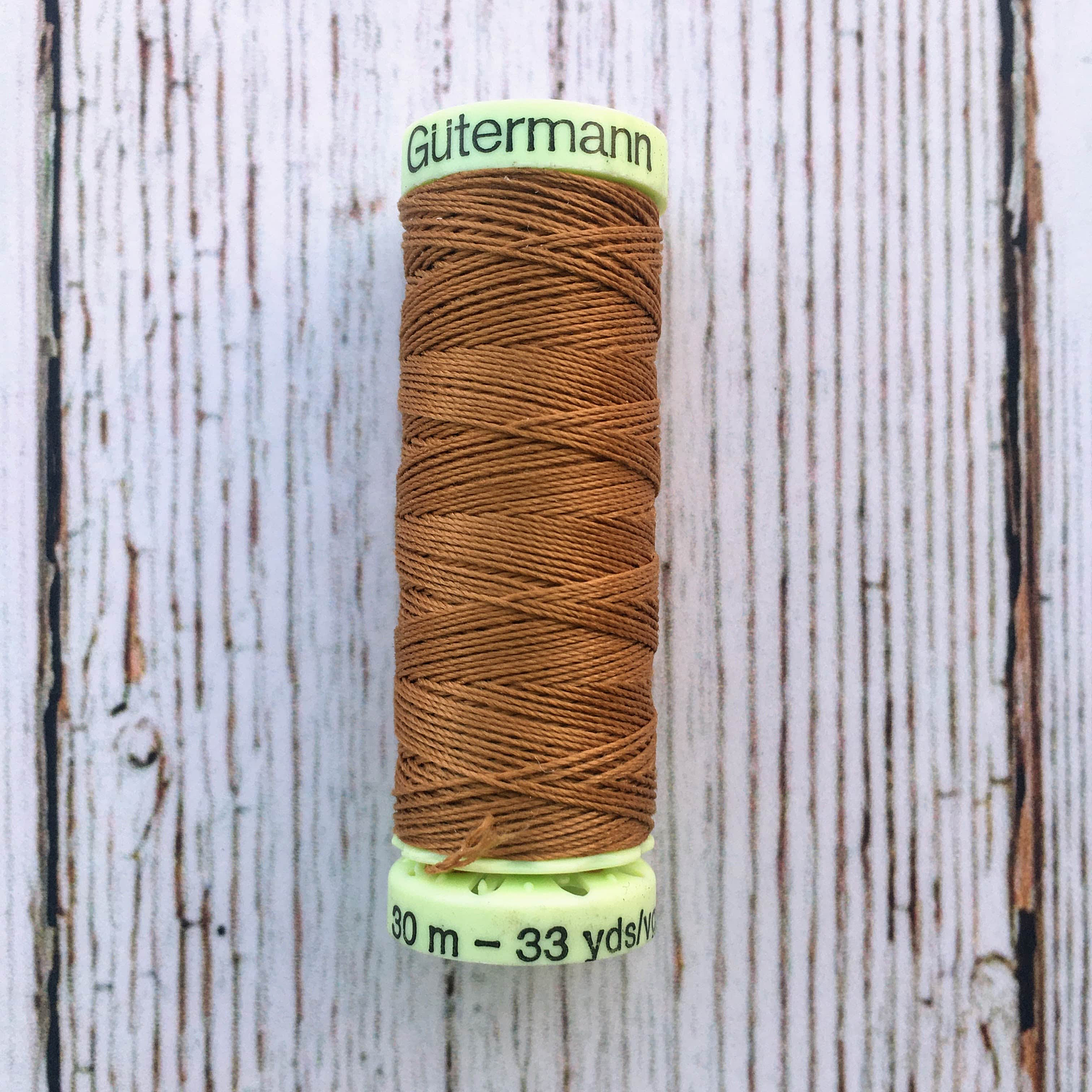 Hilo Ojales y Pespuntes Gutermann 29