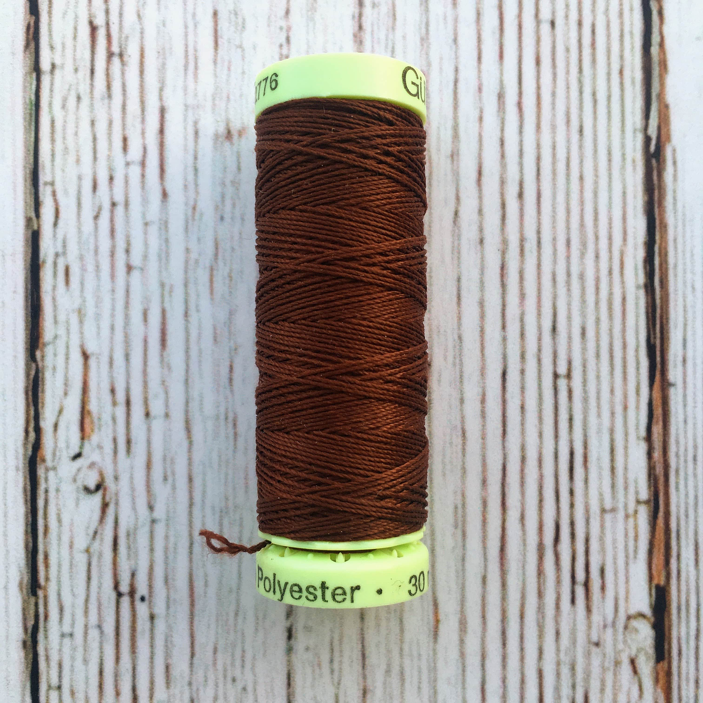 Hilo Ojales y Pespuntes Gutermann 32