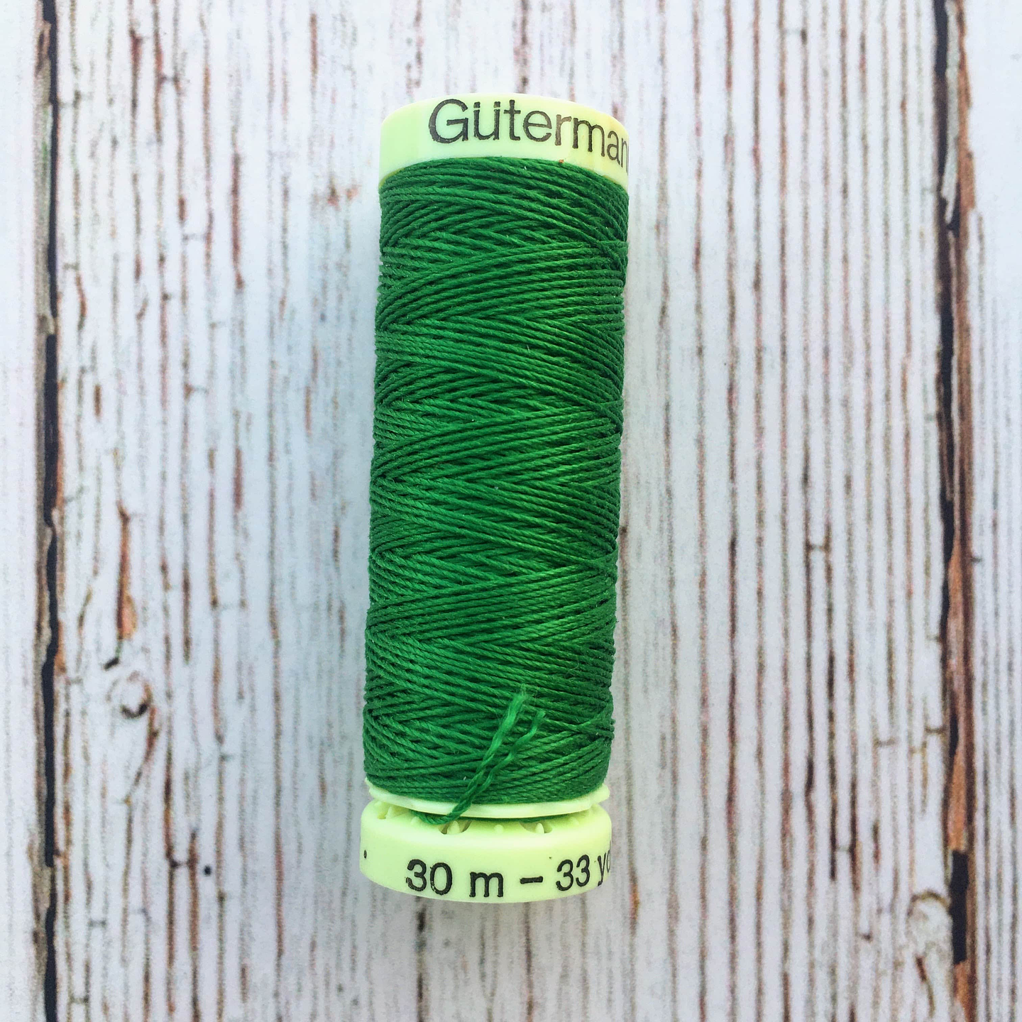 Hilo Ojales y Pespuntes Gutermann 40