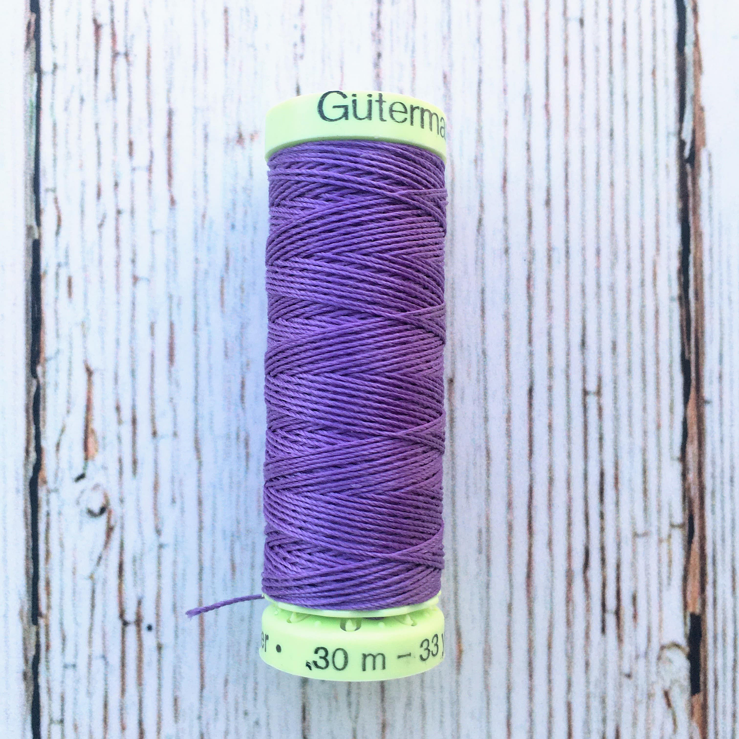 Hilo Ojales y Pespuntes Gutermann 49