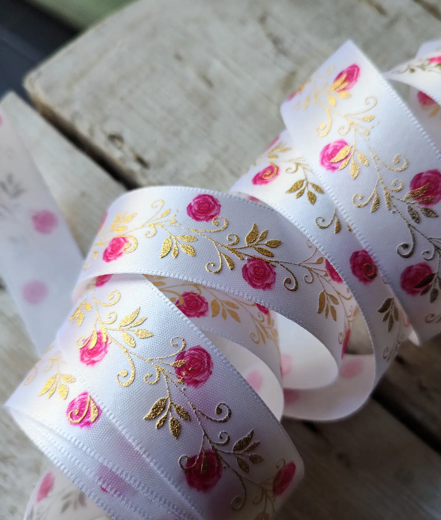 Cinta Satin Rosas blanca 25mm 1