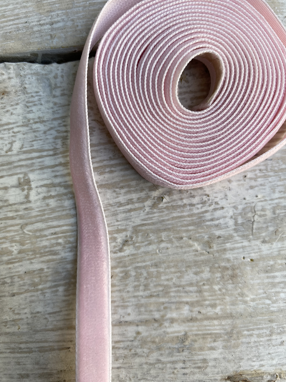 Rollo Cinta Terciopelo 10mm 10mts﻿ 14