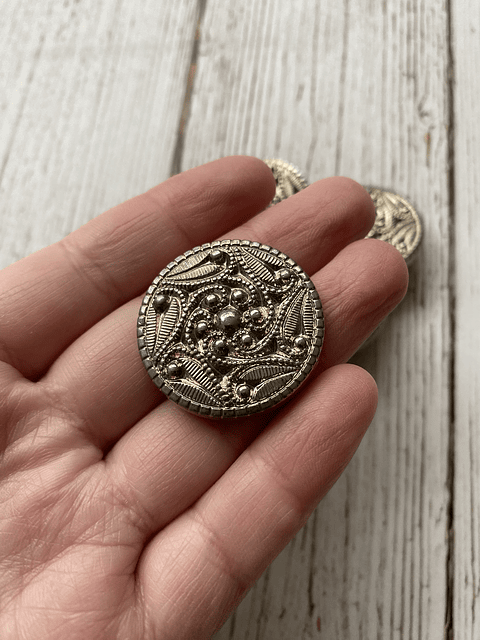 Botón Flor Espiral Plateado