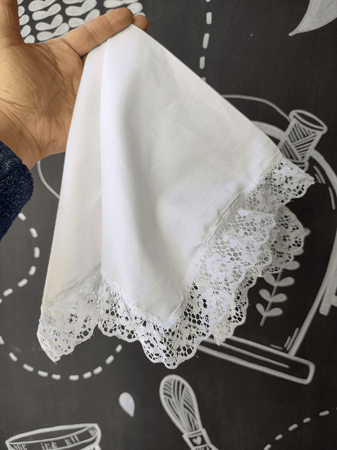 Pañuelo cueca 45x45 blonda recogida