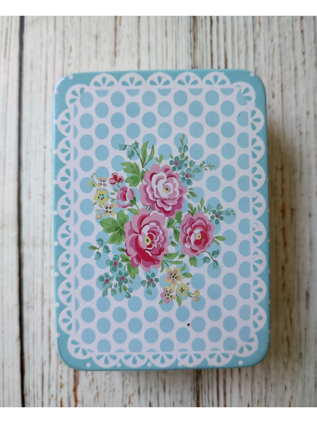 Costurero Básico en lata 6