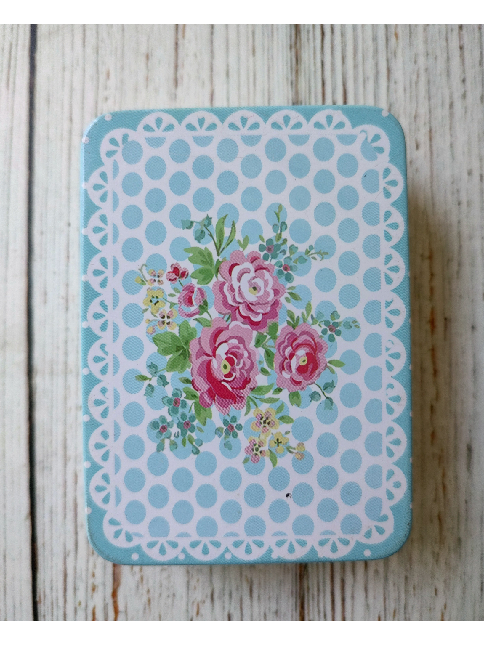 Costurero Básico en lata 6