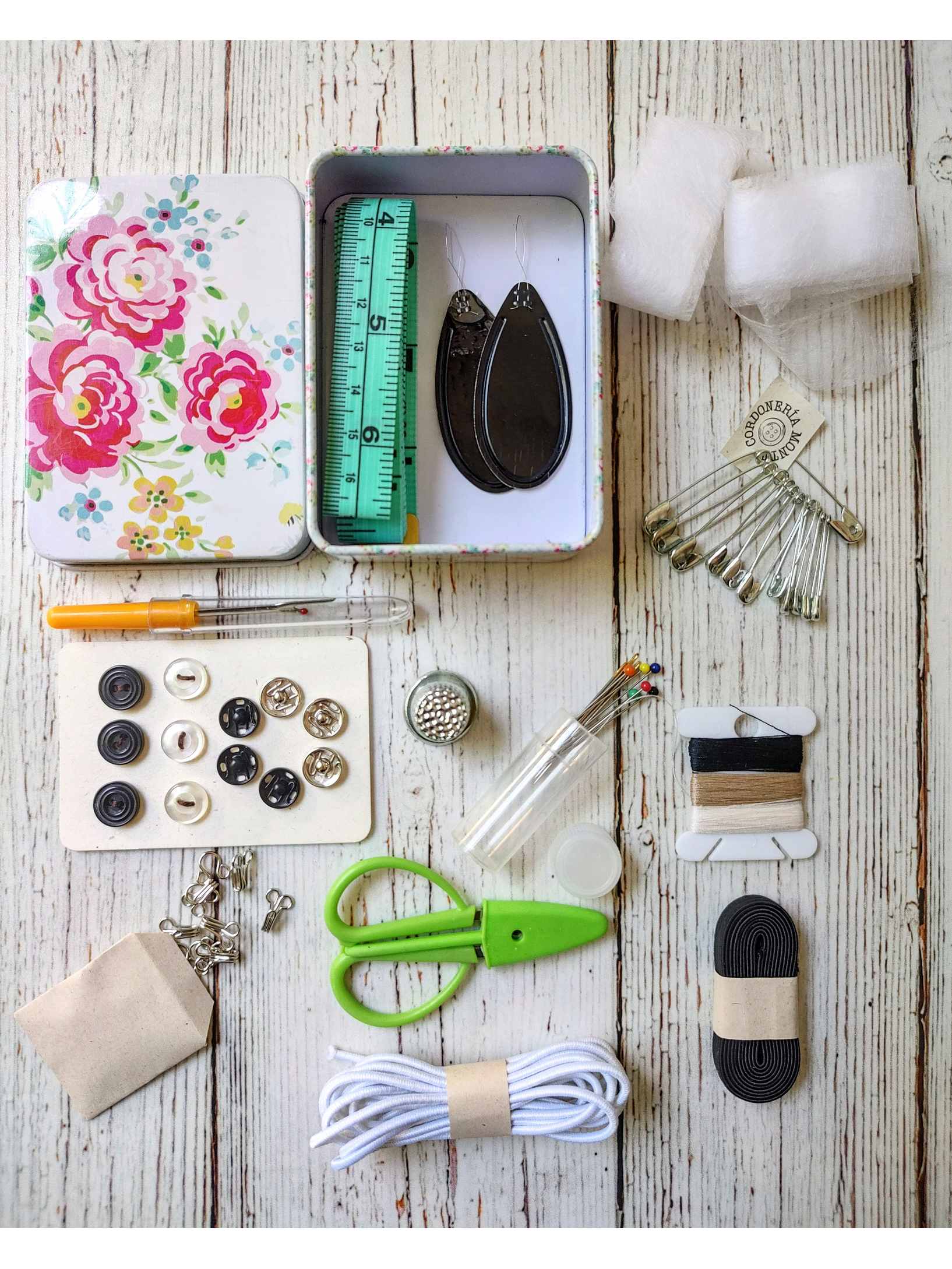 Costurero Básico en lata 2