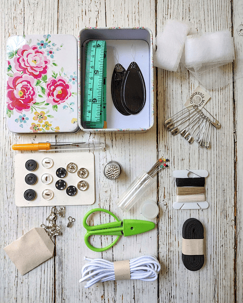 Costurero Básico en lata