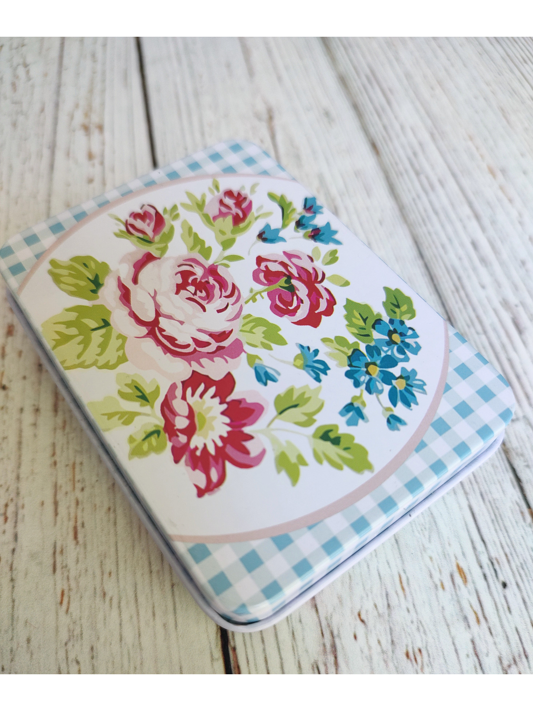 Costurero Básico en lata 8