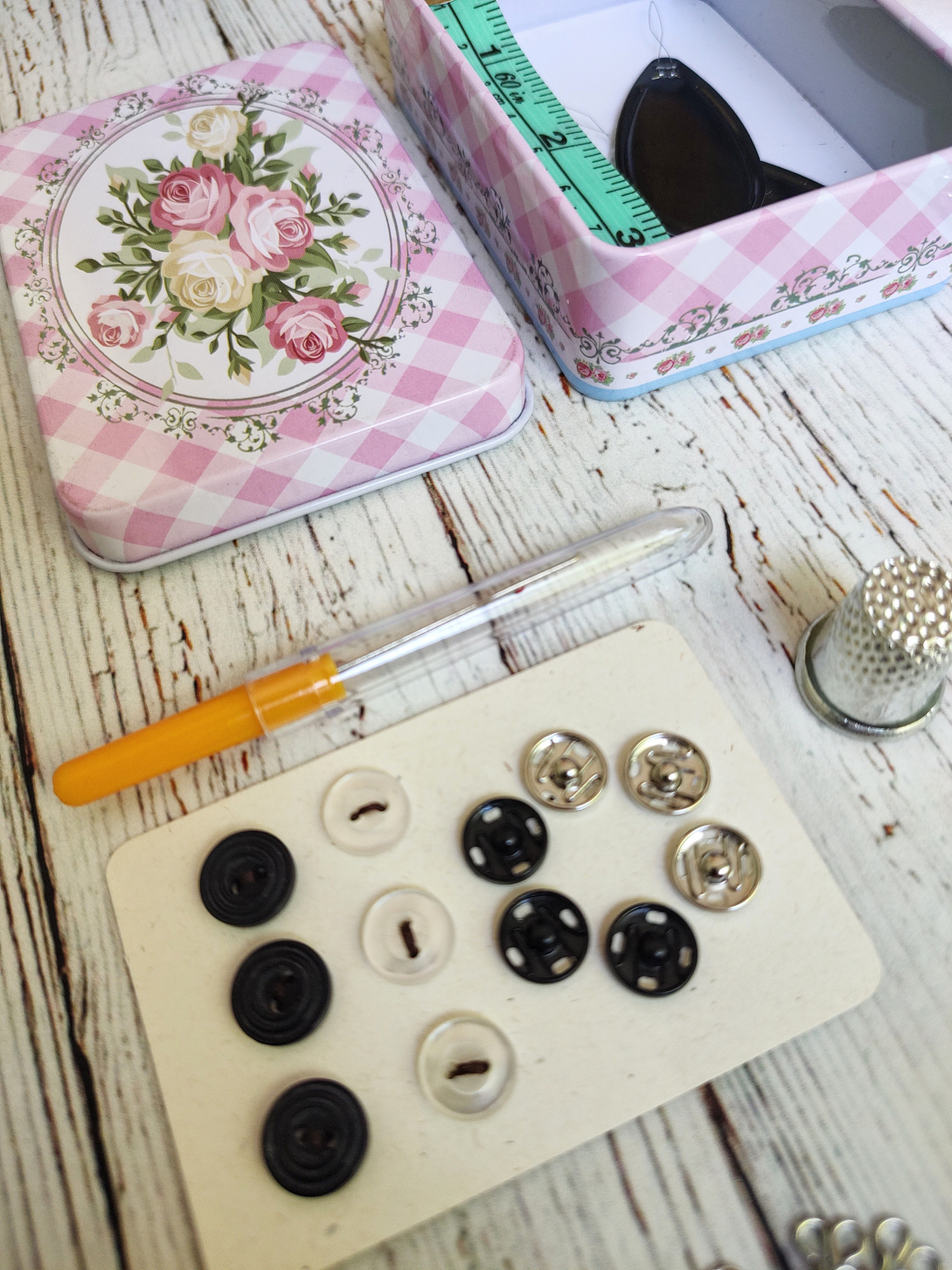 Costurero Básico en lata 5