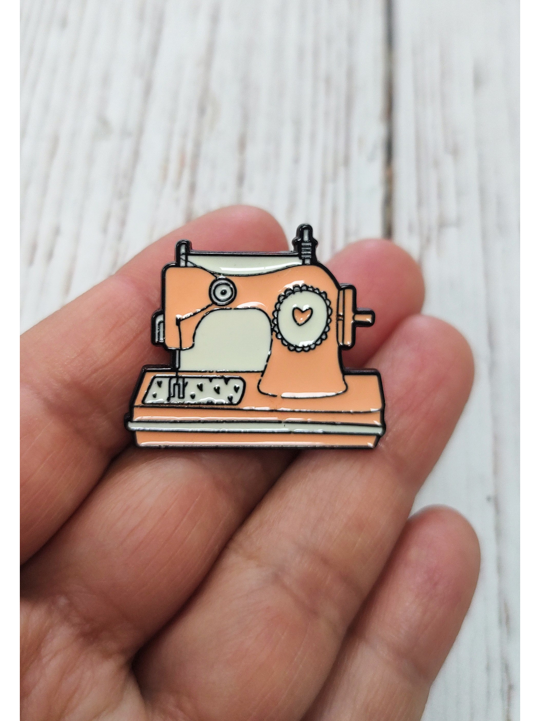 Pin Máquina de Coser Salmón  1