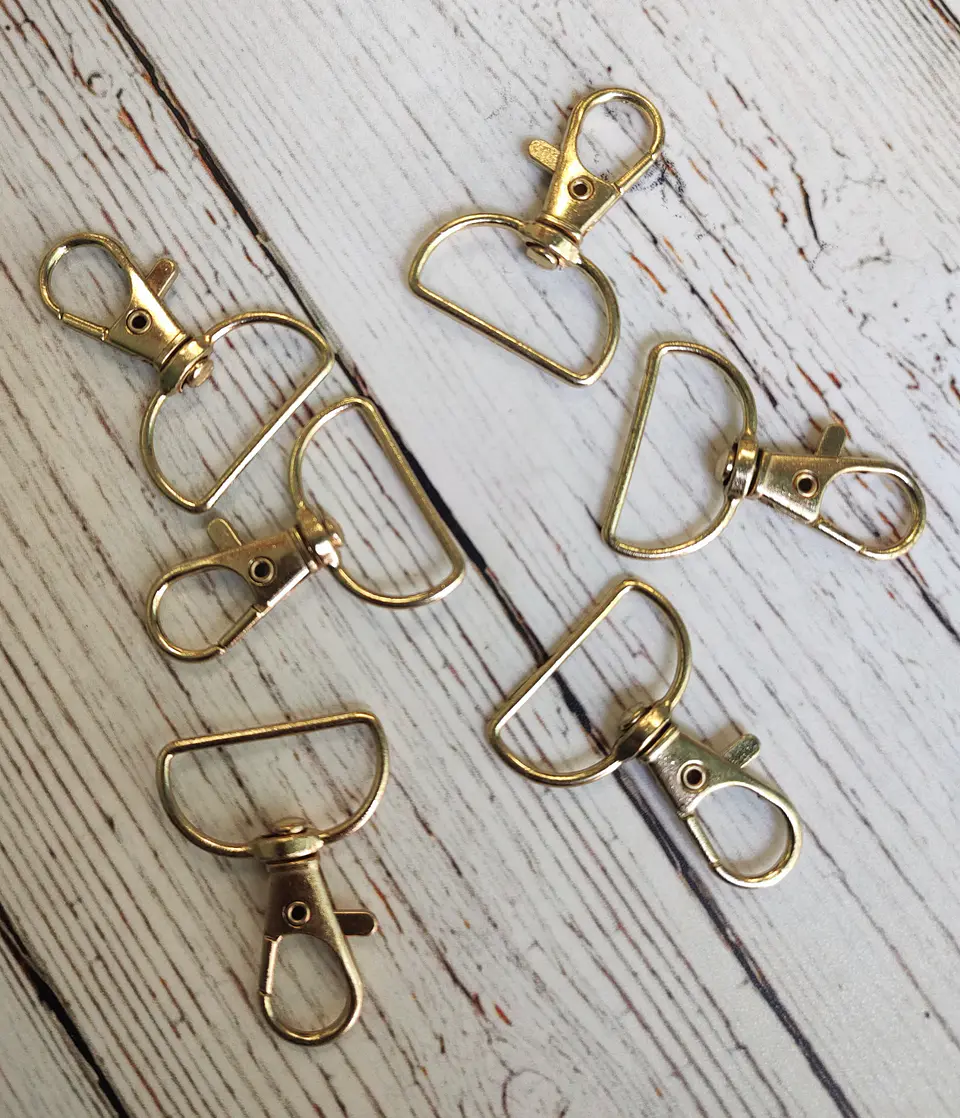 Mosquetones Metálicos Dorados (6und) 2