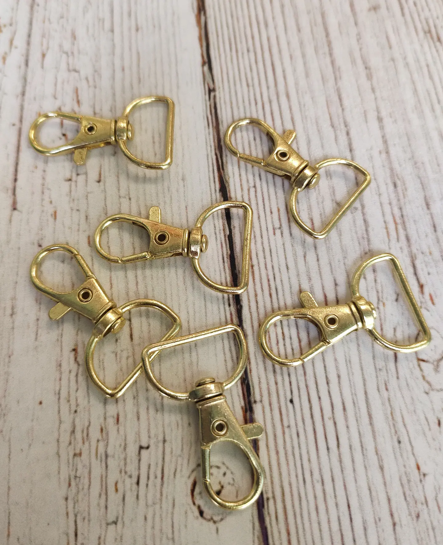 Mosquetones Metálicos Dorados (6und) 1