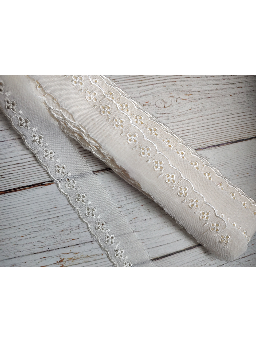 Broderie Trébol 2.5cms por metro 2