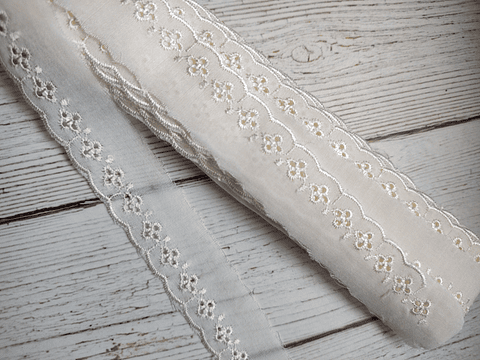 Broderie Trébol 2.5cms por metro