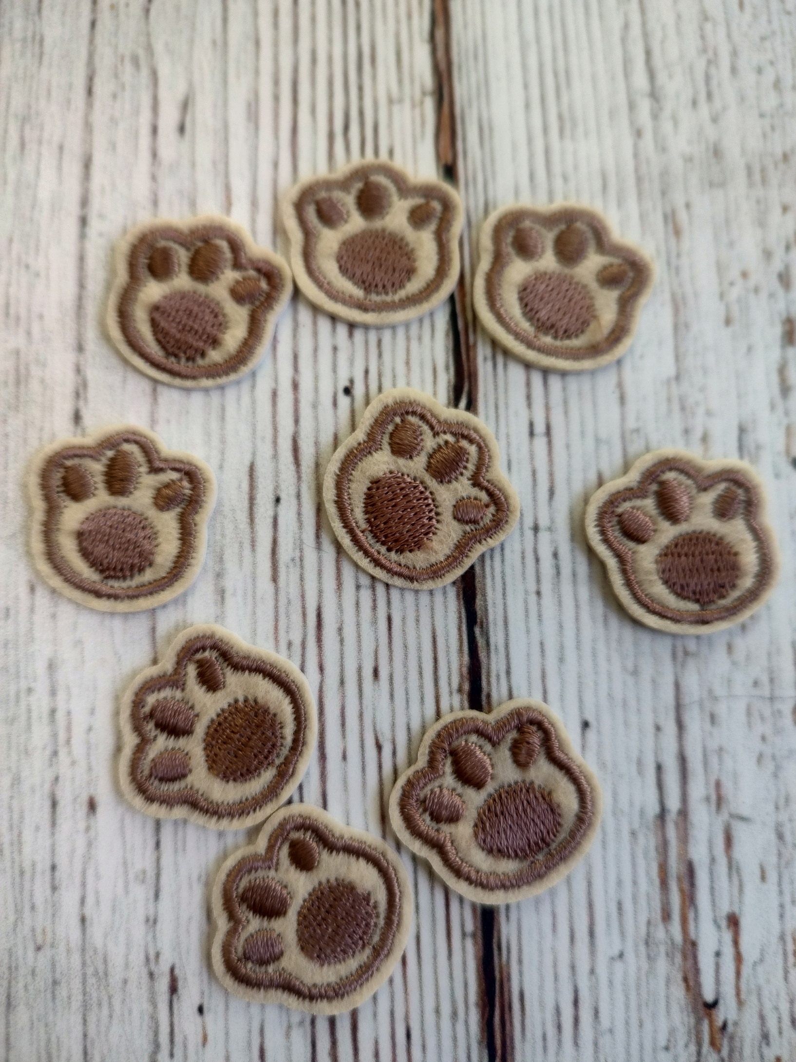 Parche termoadhesivo huellita beige 1