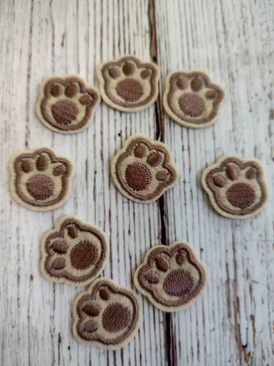 Parche termoadhesivo huellita beige 1