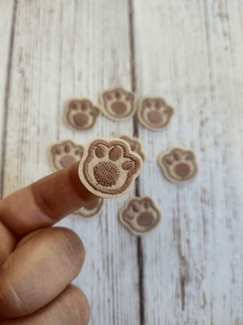 Parche termoadhesivo huellita beige