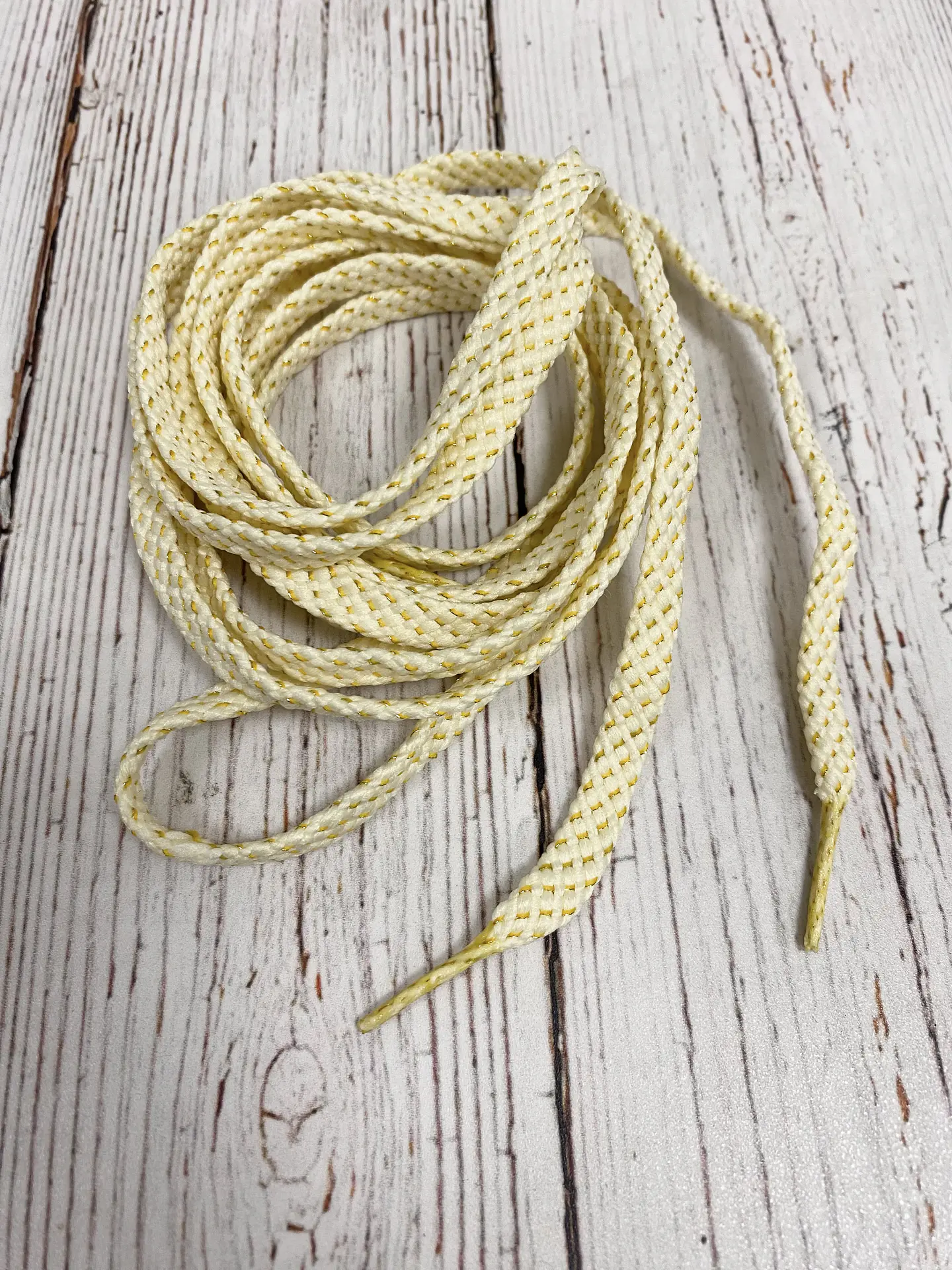Cordones Zapatilla planos crema y dorado 120 CM 1