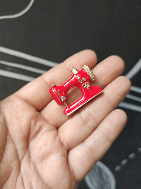 Prendedor Máquina de Coser Rojo