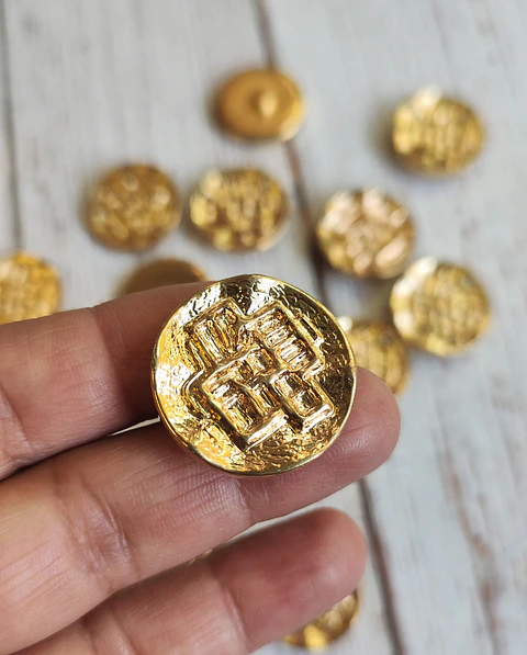 Botones Dorados Relieve 25mm