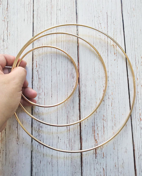 Argolla metálica dorada