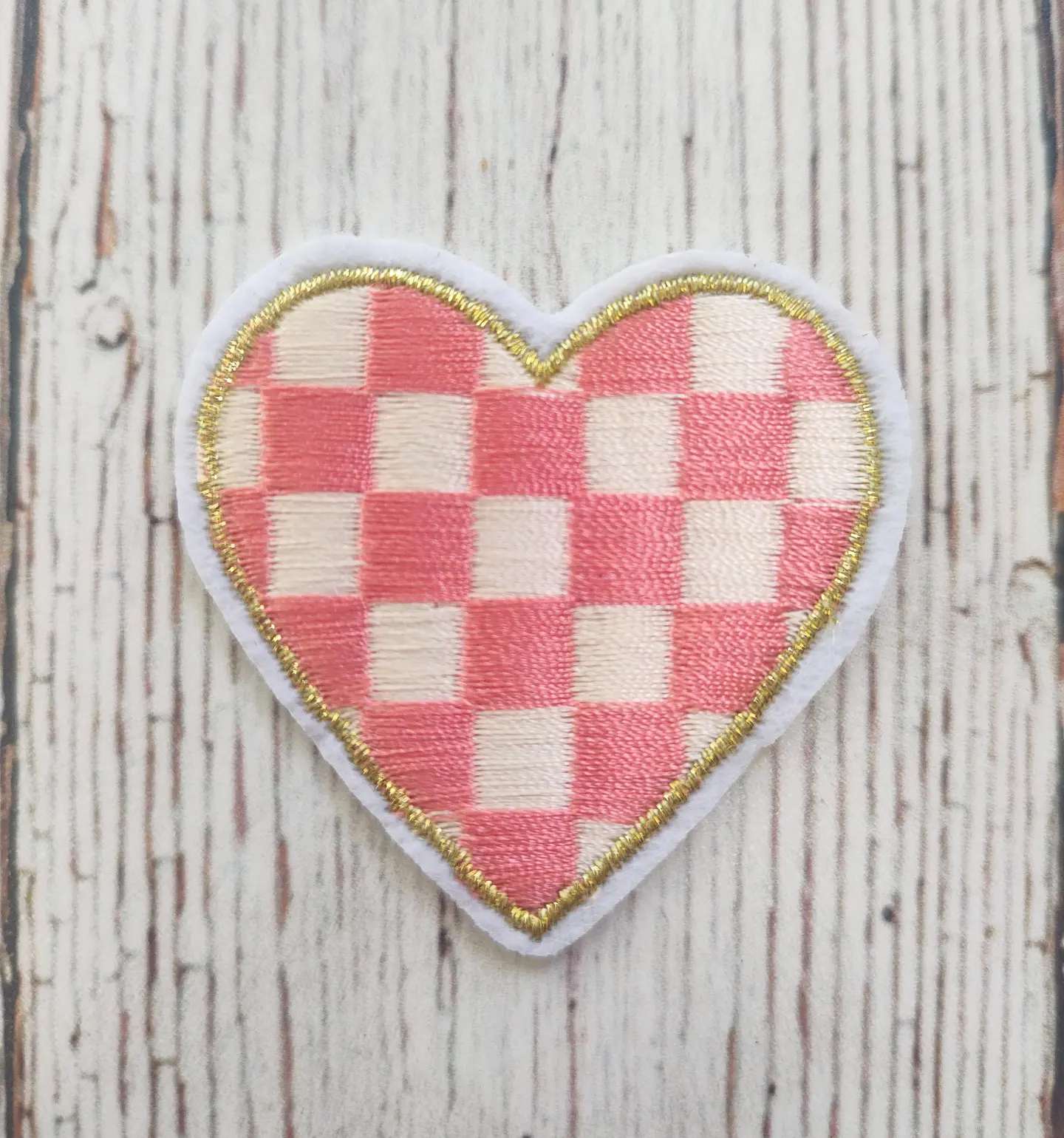 Parche Corazón Ajedrez salmón 1