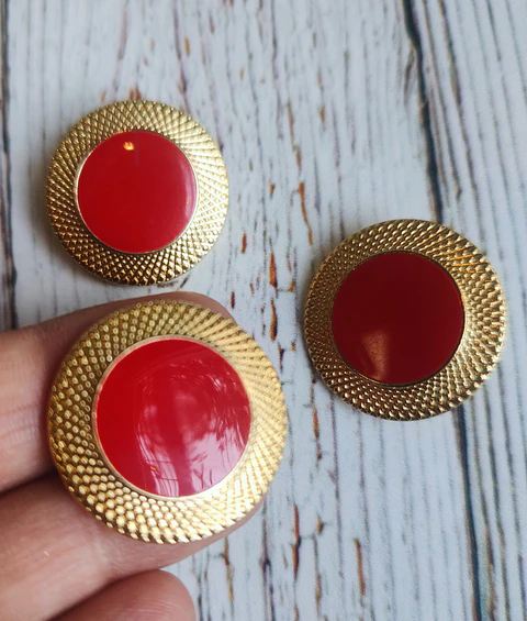 Botón Metálico Centro Rojo 27mm