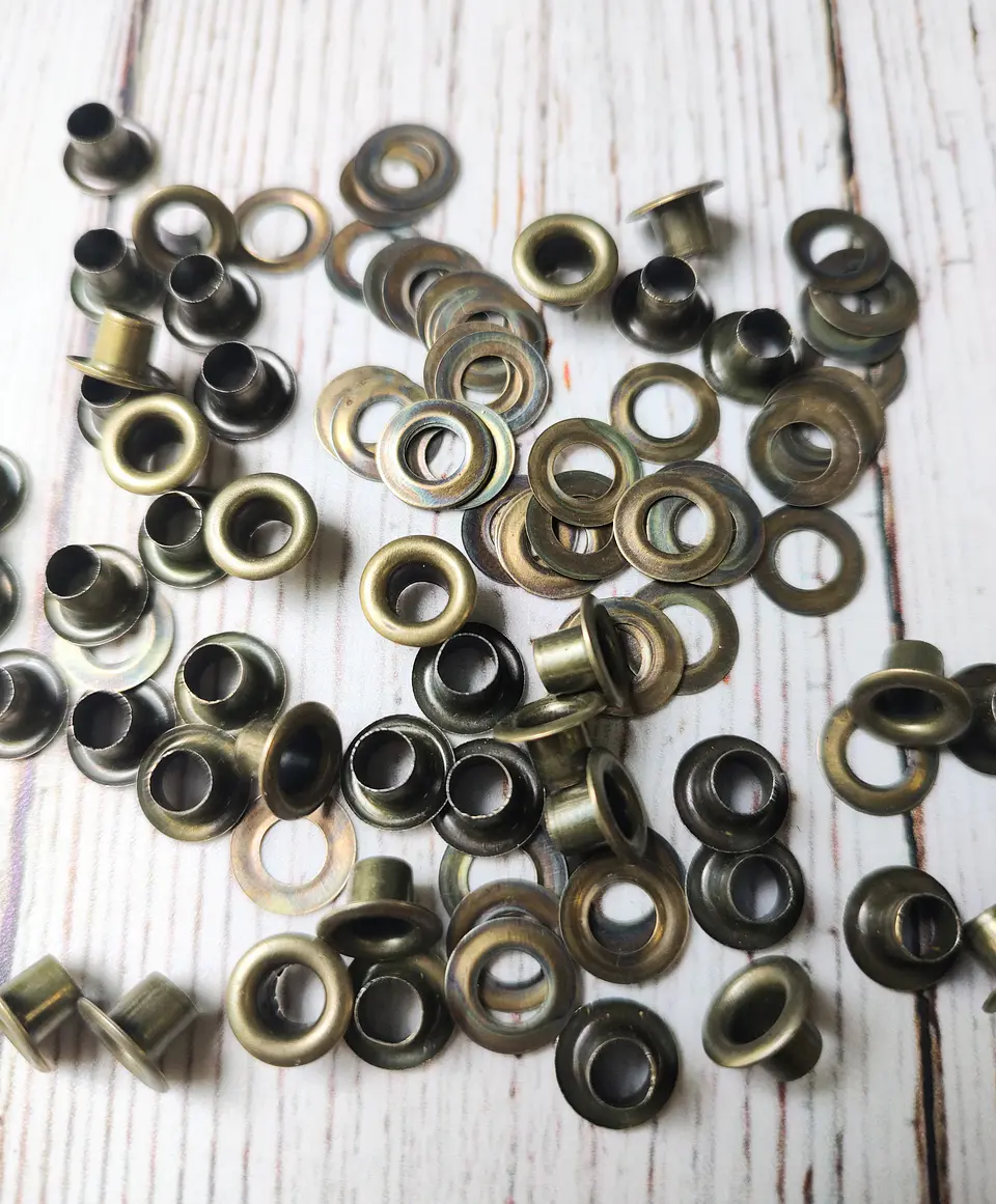 Ojetillos metálicos 5mm (50und) 1