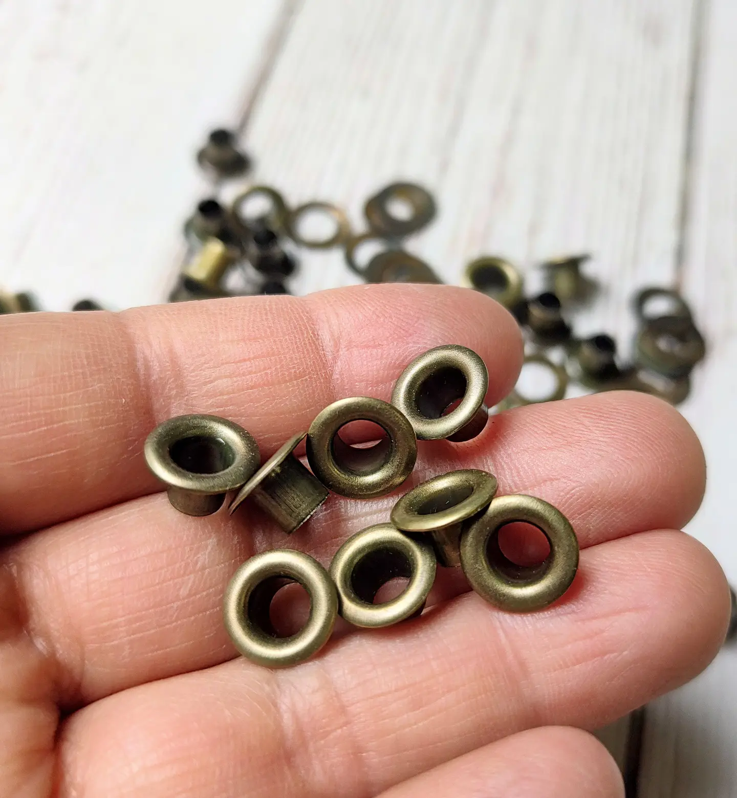 Ojetillos metálicos 5mm (50und) 2