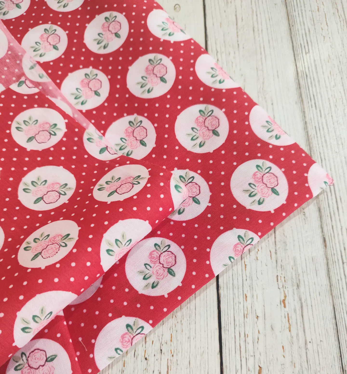 Tela Estampada Rosas polka Roja 1
