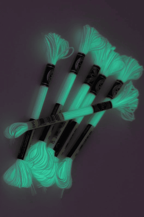 Hilo para bordar que brilla en la oscuridad