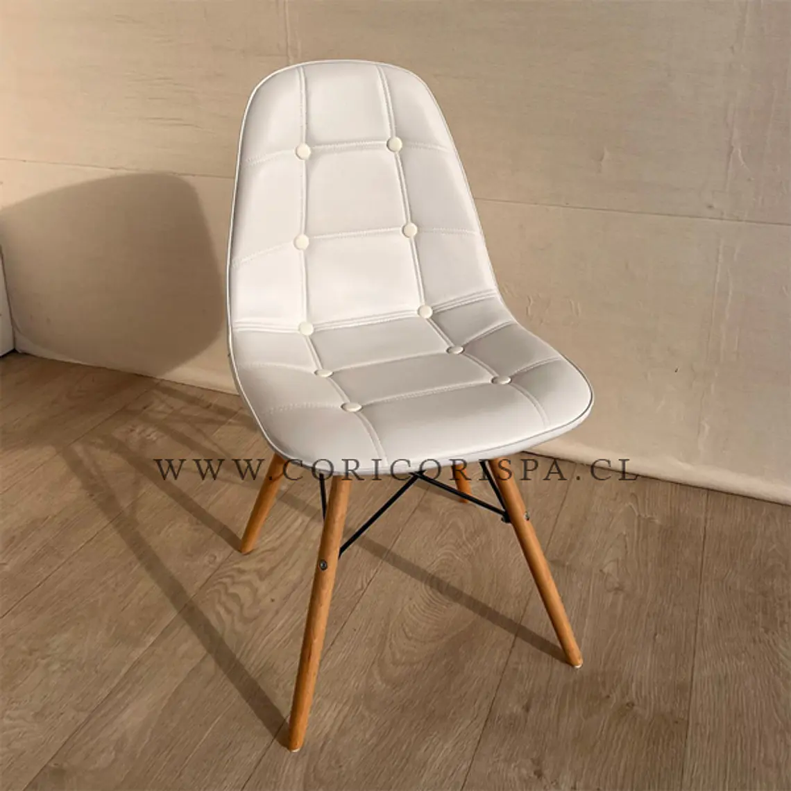 Comedor Rubi 130x80cms + 4 Sillas Capitonne Eames Ecocuero 9
