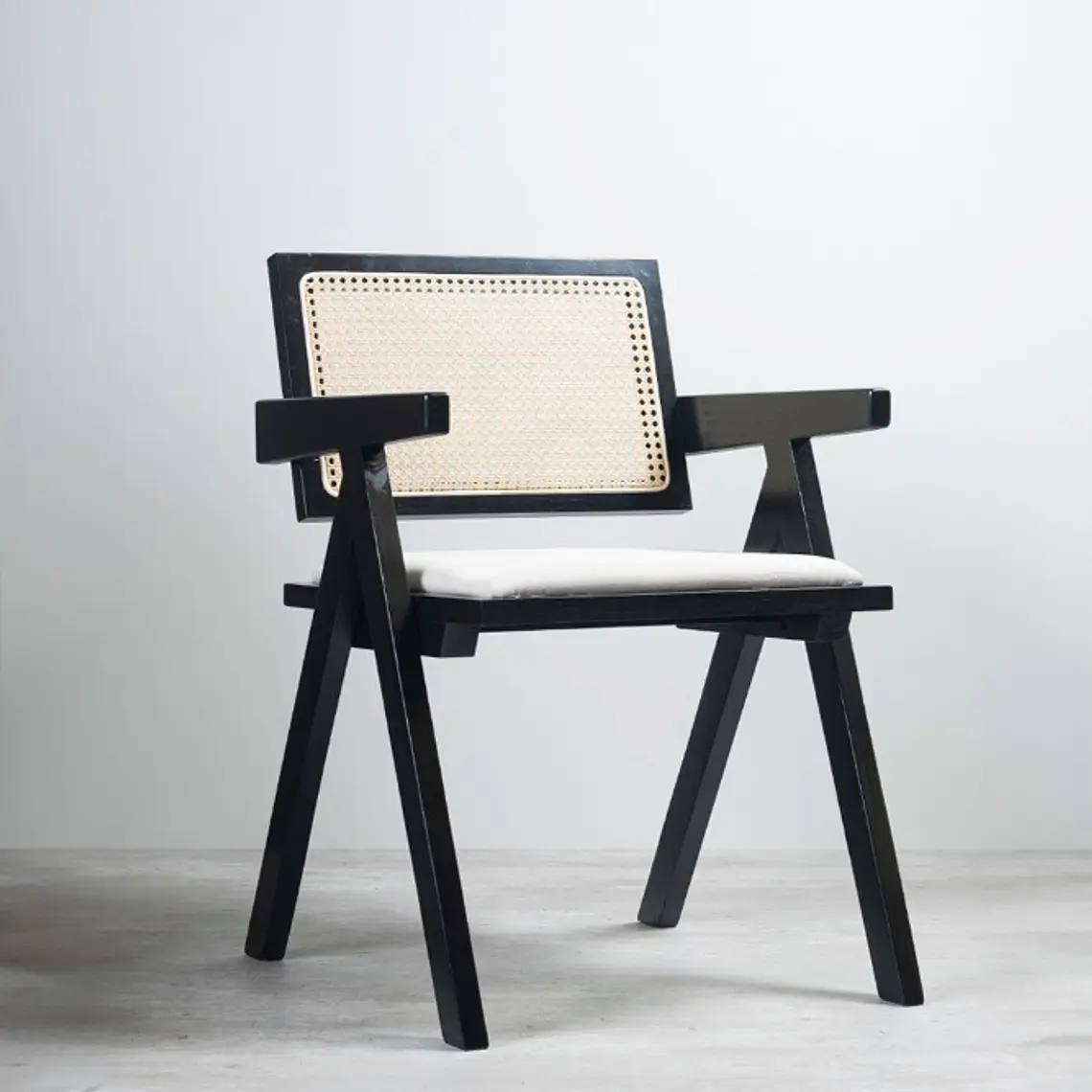Silla Chandigarh Madera Rattan con cojin  1