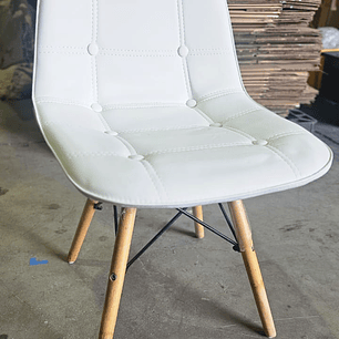 2da Selección.- Silla Eames Capitonné Blanca 