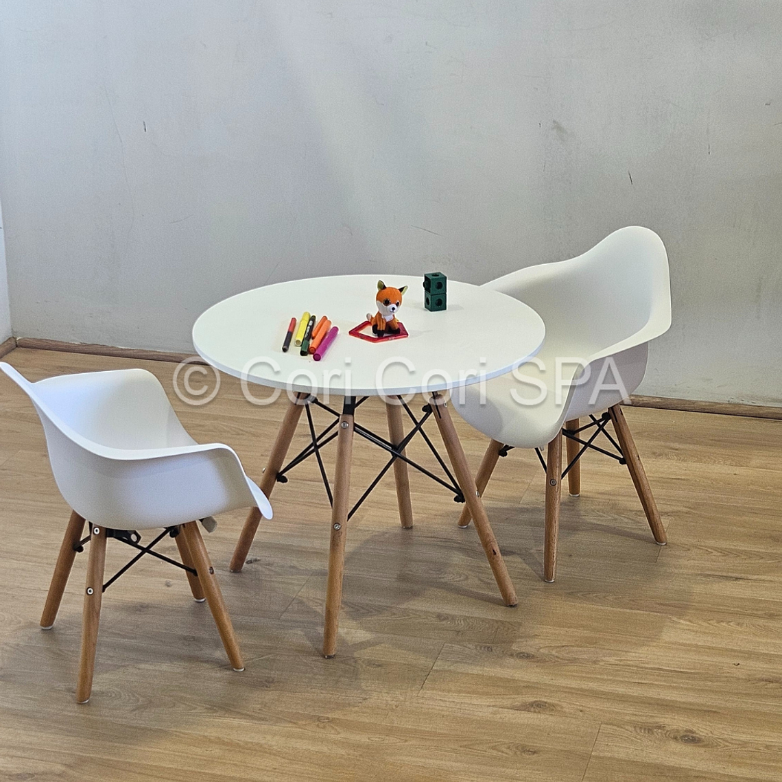 Pack Mesa Eames Kids + 2 Butacas Kids 10