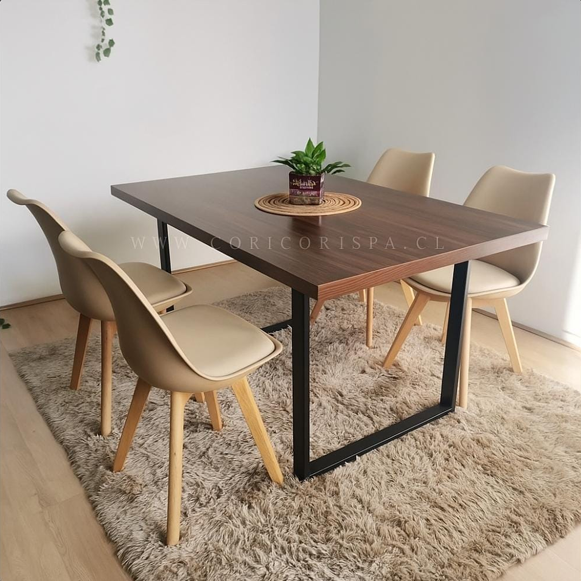 Comedor Industrial 140x90cms + 4 Sillas Tulip  5