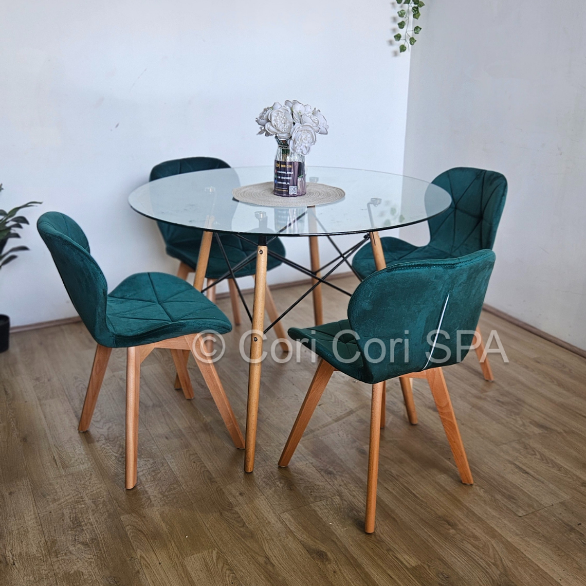 Comedor Mesa Eames Vidrio 100cms + 4 Sillas Mariposa Velvet 11