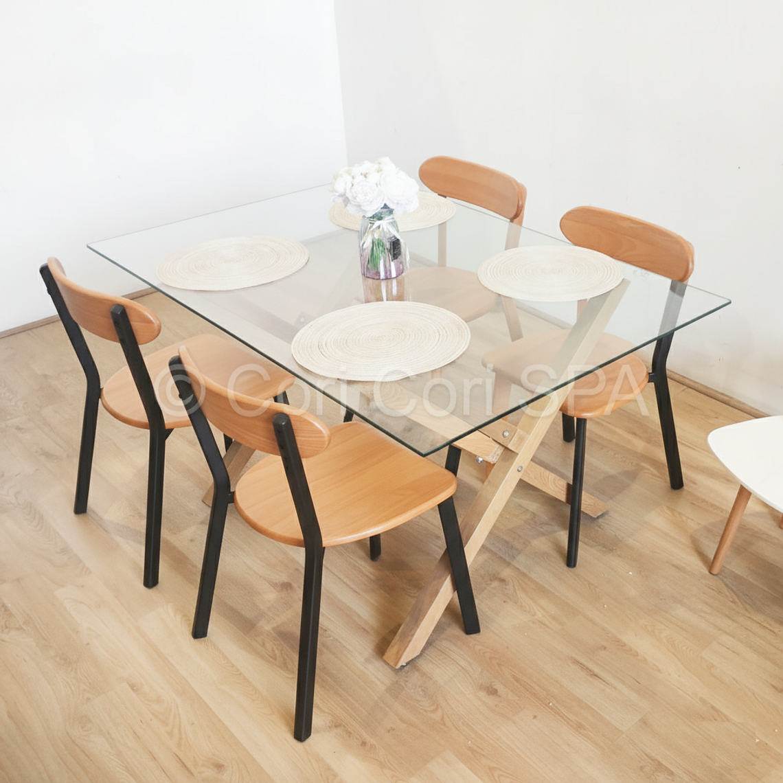 Comedor Medlock 140x90cm + 4 Sillas Fresno de Madera 1