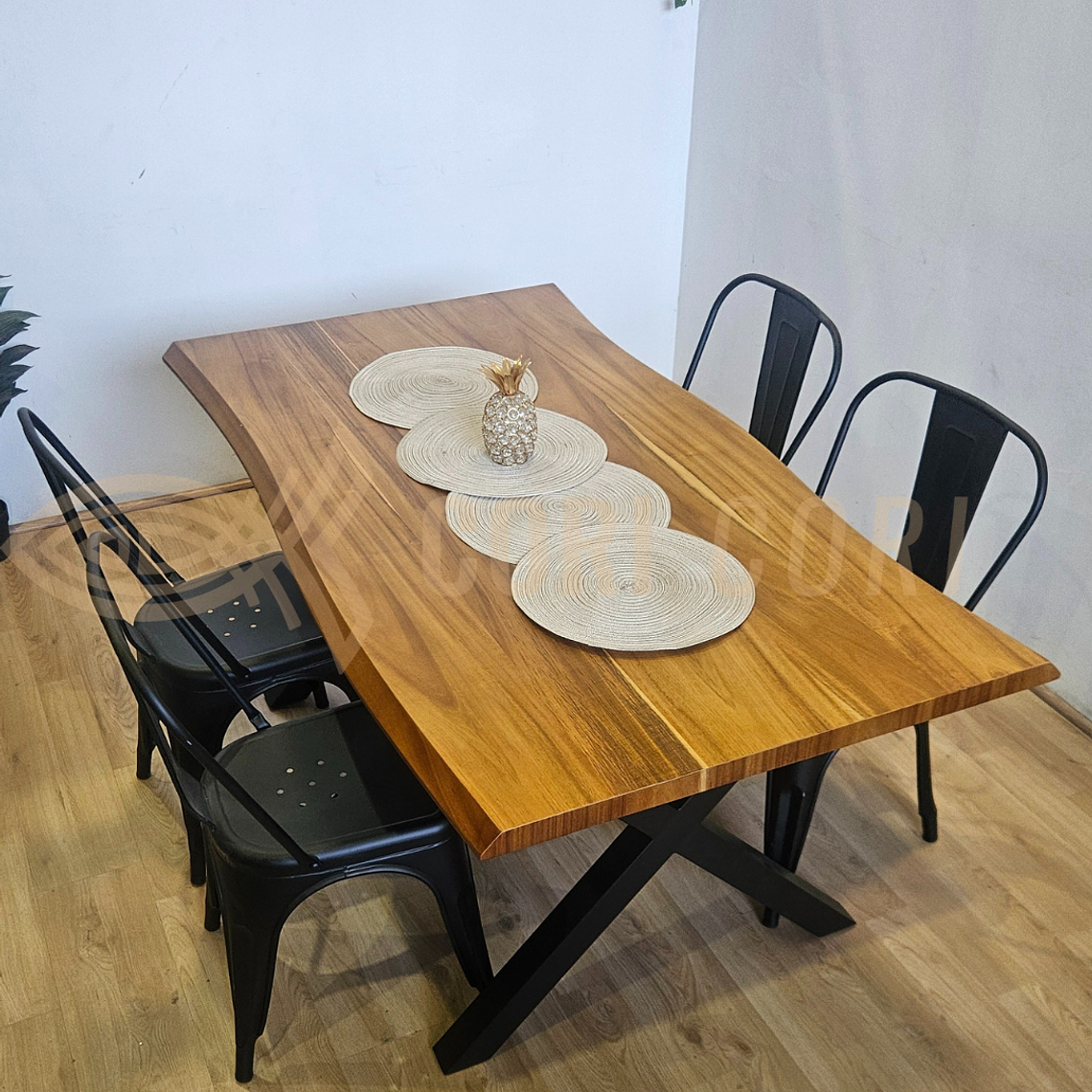 Juego de Comedor Medlock Rústica 160x90 cm + 4 Sillas Tolix Industriales 1