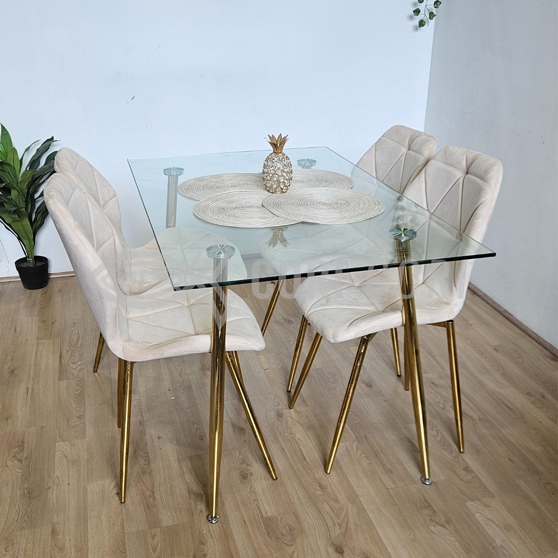 Comedor Rubi Gold 130 x80cms  + 4 Sillas Fiori Velvet Gold 1