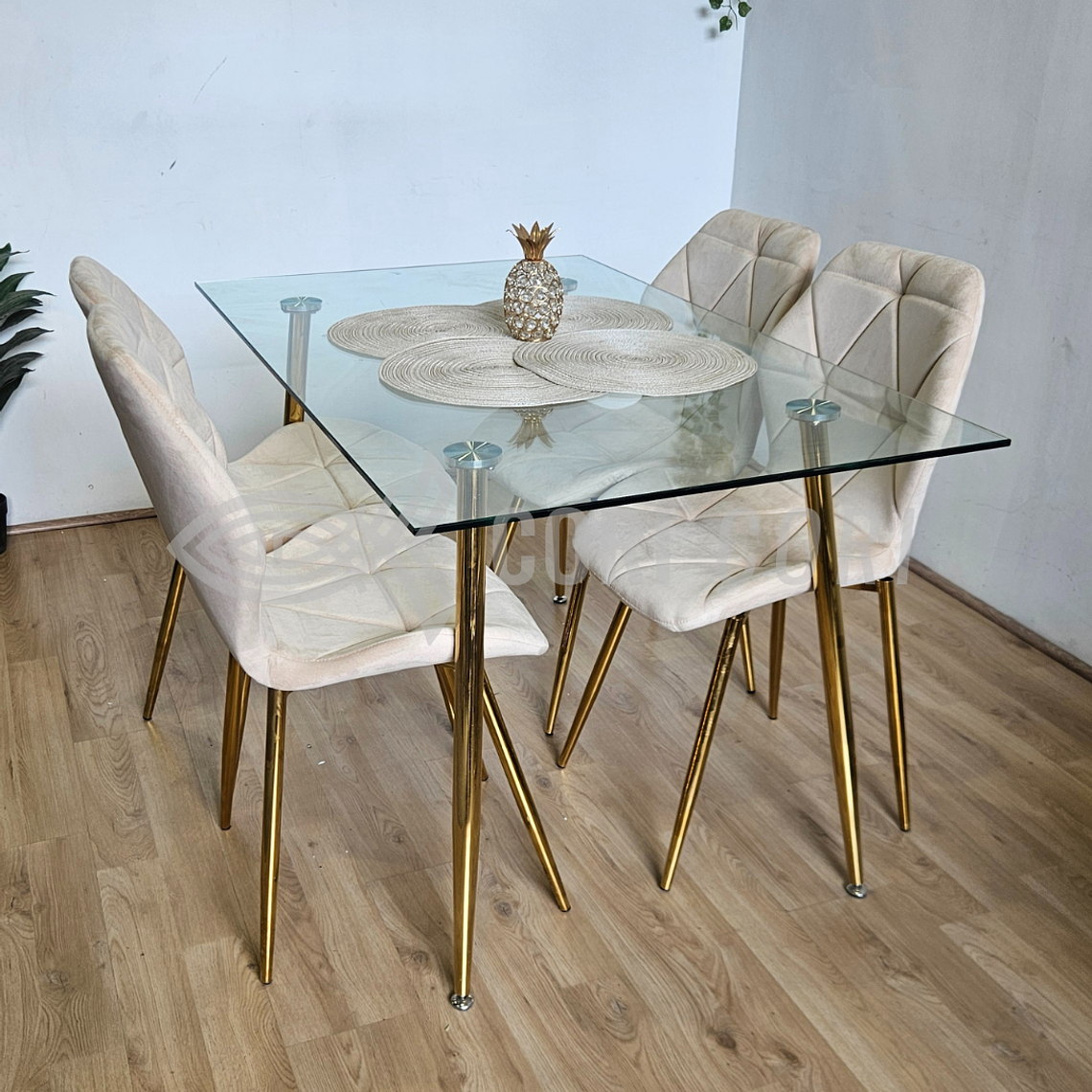 Comedor Rubi Gold 130 x80cms  + 4 Sillas Fiori Velvet Gold 8