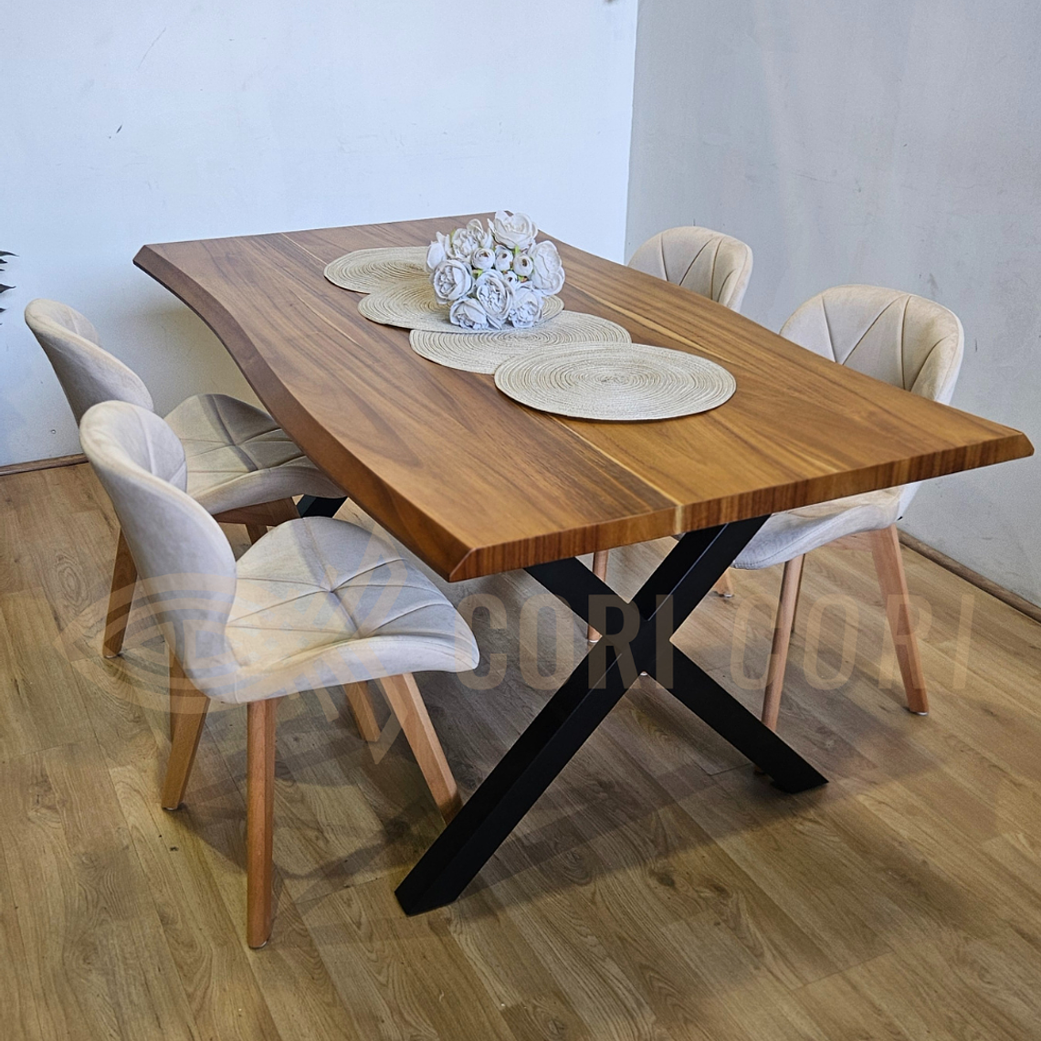 Juego de Comedor Medlock Rústica 160x90 cm + 4 Sillas Mariposa Velvet 9