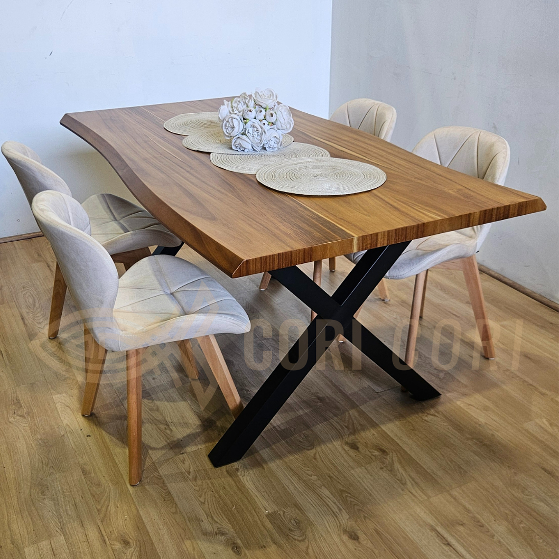 Juego de Comedor Medlock Rústica 160x90 cm + 4 Sillas Mariposa Velvet 13