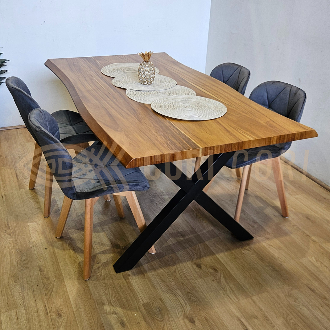 Juego de Comedor Medlock Rústica 160x90 cm + 4 Sillas Mariposa Velvet 17