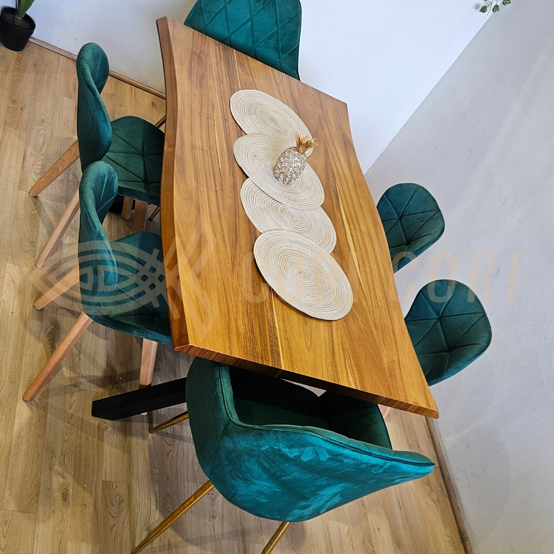 Juego de Comedor Medlock Rústica 160x90 cm + 4 Sillas Mariposa Velvet + 2 Poltrona Diamante 2