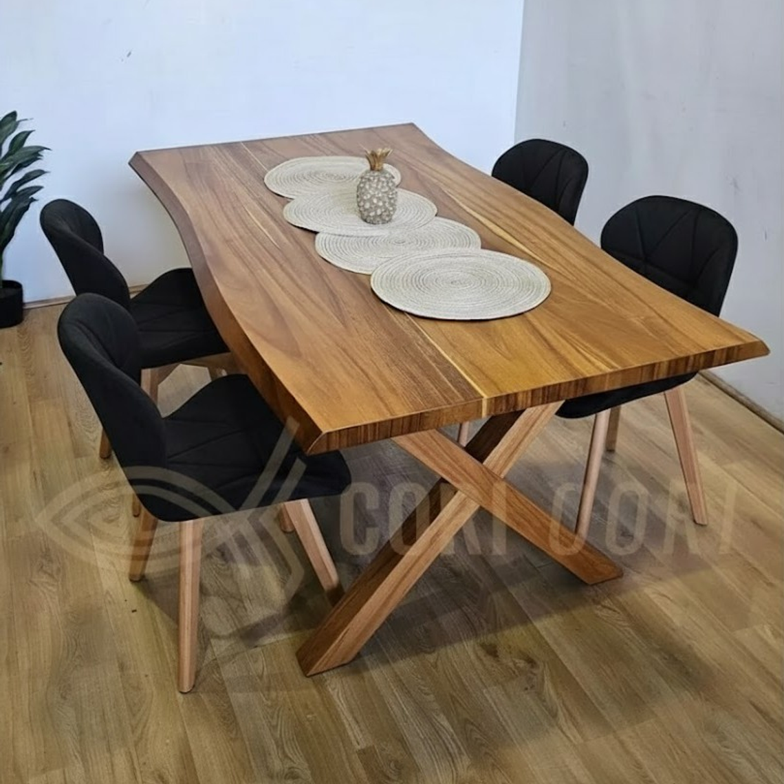 Juego de Comedor Medlock Rústica 160x90 cm + 4 Sillas Mariposa Velvet 29